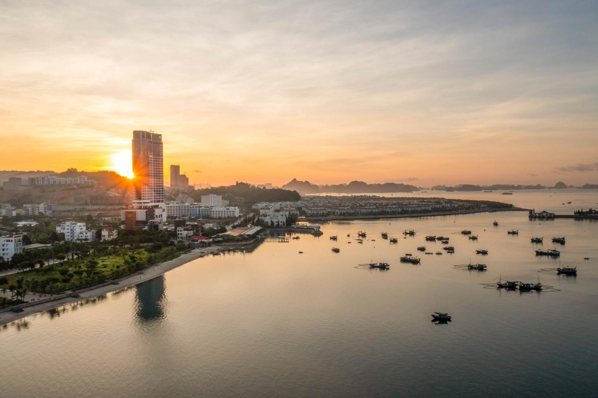 Готель Radisson Blu Ha Long Bay Екстер'єр фото
