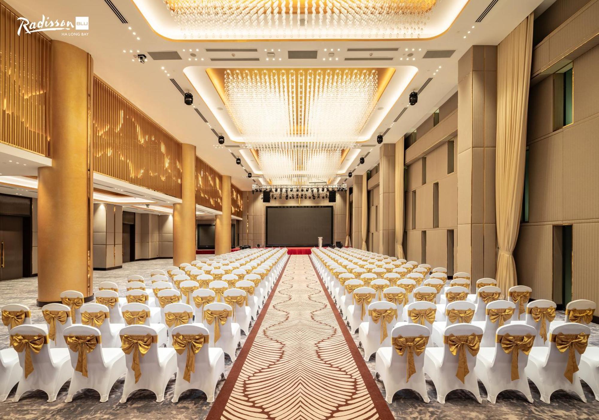 Готель Radisson Blu Ha Long Bay Екстер'єр фото